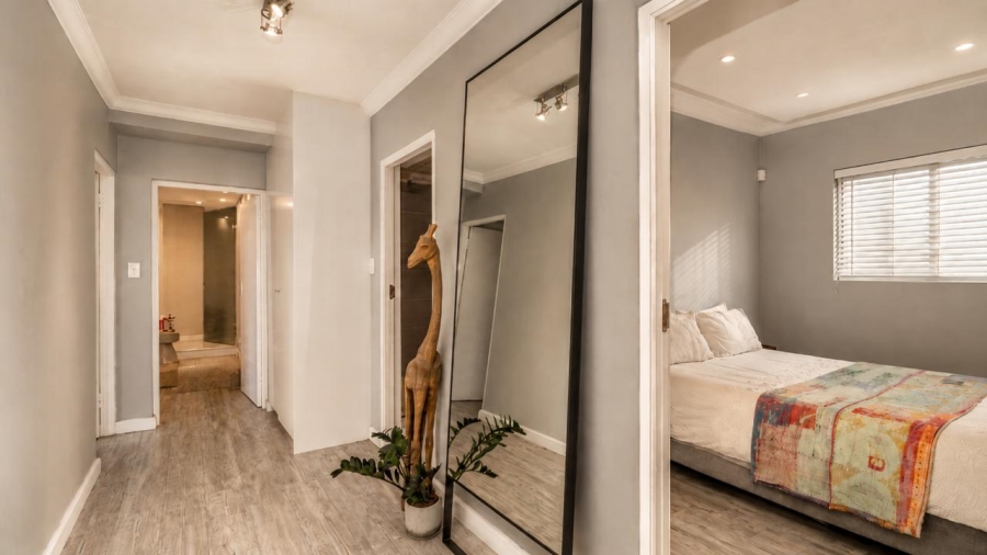 3 Bedroom Property for Sale in Sea Point Western Cape